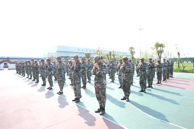 别再威胁厌学的孩子了，怎么引导厌学孩子有学习动力？(图1)